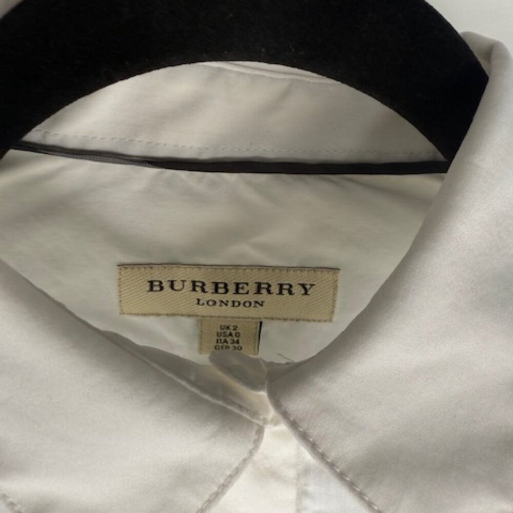 Burberry Classic White Women Shirt Size 0 XS - Great Condition - Picture 7 of 9